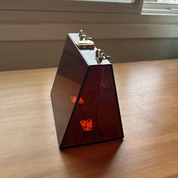 Triangular amber plastic clutch bag - Picture 2 of 3